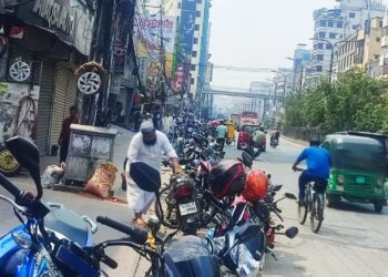 টানা তিন দিন পাম্পে ঘুরেও তেল পাননি অনেকে, চরম ভোগান্তিতে বাইক চালকরা