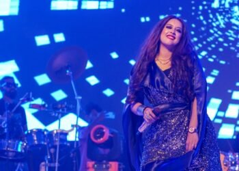 প্রথমবার মালয়েশিয়ায় গাইবেন ঐশী