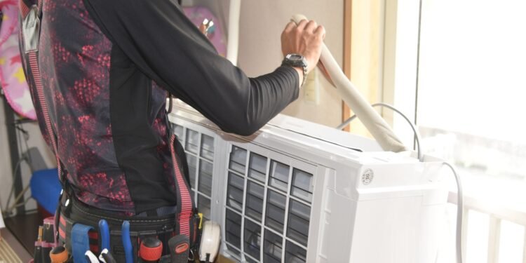 এয়ার কুলার থেকে পচা গন্ধ? ১০ মিনিটেই জাদুকরী সমাধান!