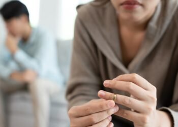 ডিভোর্স এড়াতে জাদুর মতো কাজ করে মাত্র ১টি অভ্যাস!