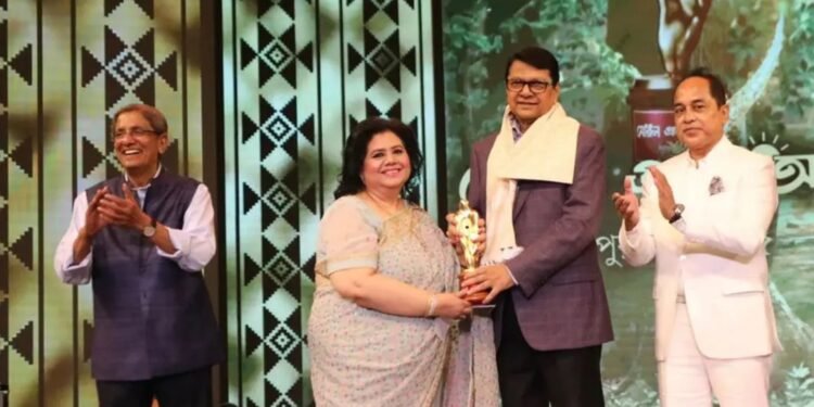 আজীবন সম্মাননায় আলমগীর, সেরা হলেন নিশো-তমা