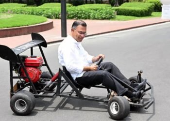 তরুণের তৈরি গো-কার্ট চালিয়ে দেখলেন প্রধানমন্ত্রী তারেক রহমান