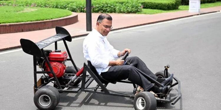 তরুণের তৈরি গো-কার্ট চালিয়ে দেখলেন প্রধানমন্ত্রী তারেক রহমান