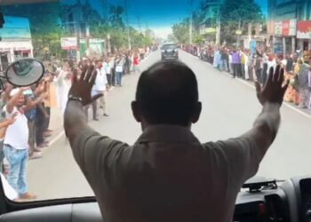 ৩০ কিলোমিটার রাস্তার দুই পাশে দাঁড়িয়ে তারেক রহমানকে বর্ণিল অভ্যর্থনা