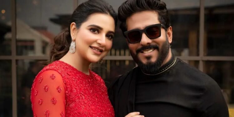 স্বামীর হয়ে ফের রাজপথে ‘লেডি সুপারস্টার’