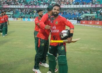 বাংলাদেশ ব্যাটারদের প্রশংসায় পঞ্চমুখ কিউই ক্রিকেটার