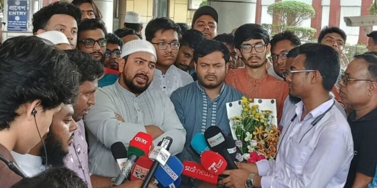 ড. ইউনূসকে রাজপথে বিক্ষোভে নামার আহ্বান নাহিদ ইসলামের