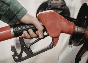 দাম বাড়ানোর পরই বাজারে জ্বালানি তেলের সরবরাহ বাড়াল বিপিসি