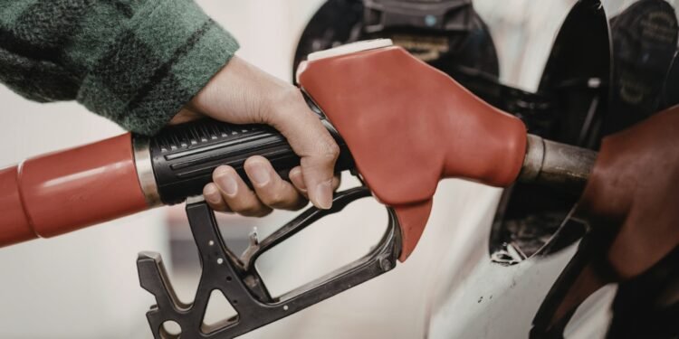 দাম বাড়ানোর পরই বাজারে জ্বালানি তেলের সরবরাহ বাড়াল বিপিসি