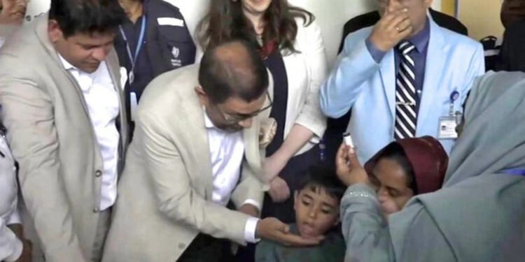 হামের টিকাদান কর্মসূচির আনুষ্ঠানিক উদ্বোধন করলেন স্বাস্থ্যমন্ত্রী