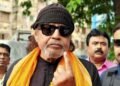 ভিআইপি সুবিধা ছেড়ে লাইনে দাঁড়িয়ে ভোট দিলেন মিঠুন চক্রবর্তী