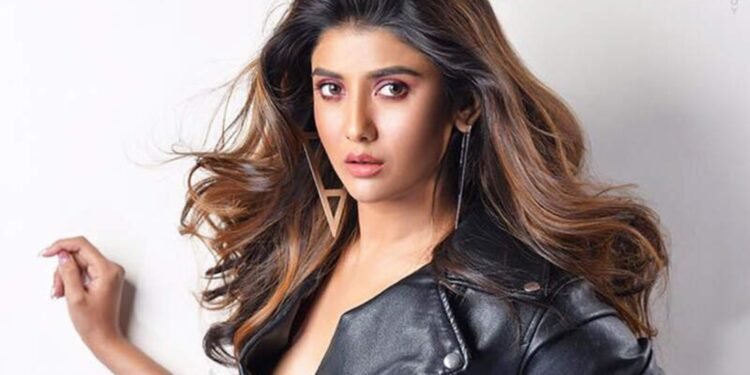 নতুন পরিচয়ে বিশ্বমঞ্চে পার্নো মিত্র