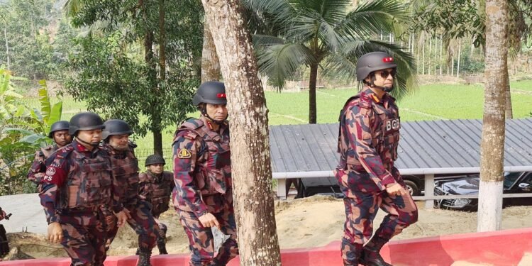হিলি সীমান্তে বিজিবির ‘রেড অ্যালার্ট’