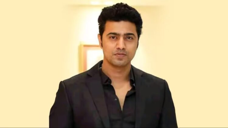 রাজনীতিকে ‘বিদায়’ দেবের, ফিরছেন চিরচেনা রূপালি পর্দায়
