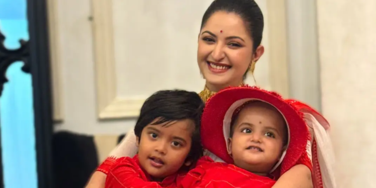 পূণ্য ও প্রিয়মকে নিয়ে মা দিবসের স্নিগ্ধ সকাল কাটালেন পরীমণি