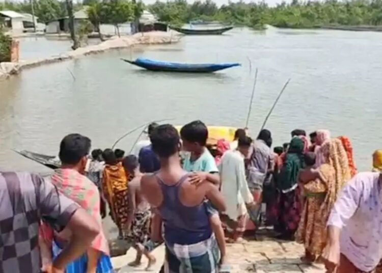 সুন্দরবনে কাঁকড়া শিকারিকে গুলি করে হত্যা