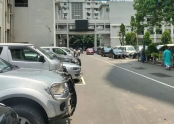 প্রথম কর্মদিবসে সচিবালয়ে উপস্থিতি কম