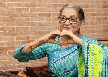 ৮৩তম জন্মদিনে বড় মেয়েকে কাছে পেয়ে উচ্ছ্বসিত দিলারা জামান