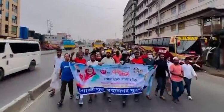 গাজীপুরে পুলিশের সামনেই যুবলীগের ঝটিকা মিছিল