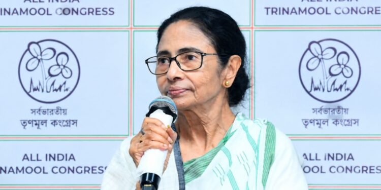 তৃণমূলের ৪৪০ কোটি রুপি জমা থাকা ৩টি ব্যাংক অ্যাকাউন্ট ‘ফ্রিজ’
