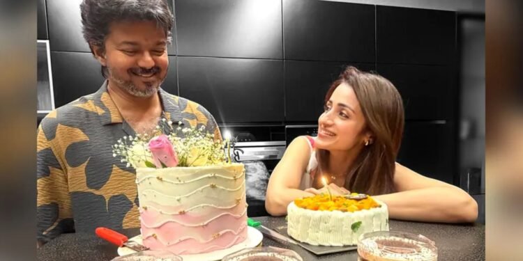 আনফলো গুঞ্জনের মাঝেই মধ্যরাতে বিজয়ের জন্মদিনে তৃষার চমক
