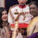 হুইলচেয়ারে অলকা ইয়াগনিক: পদ্মভূষণ গ্রহণের ভিডিও ঘিরে ভক্তদের গভীর উদ্বেগ