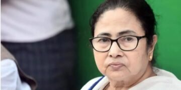 মমতার পাশ থেকে সরে গেলেন বিধায়ক ও এমপিরা