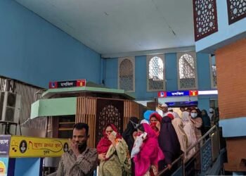 লাইসেন্স হারানো আদ্-দ্বীন হাসপাতাল ছাড়ছেন রোগীরা