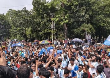 টিএসসি ও রাজু ভাস্কর্য এলাকায় ‘মেসি মেসি’ স্লোগান