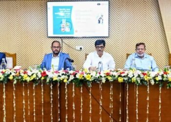 মাছ চাষে গবাদিপশুর অ্যান্টিবায়োটিক ব্যবহার চরম ঝুঁকিপূর্ণ: প্রতিমন্ত্রী