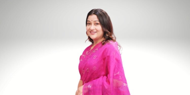 একের পর এক দুর্ঘটনায় দীপা খন্দকার