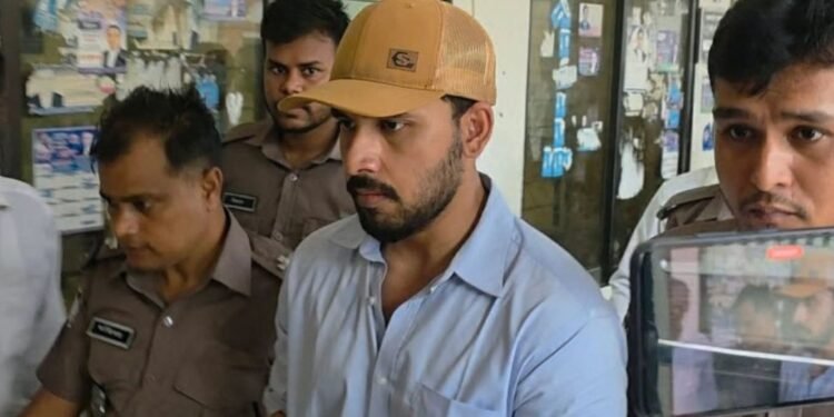 আত্মসমর্পণ শেষে কারাগারে ছোটপর্দার অভিনেতা আলভী