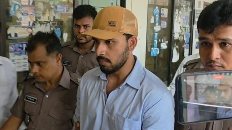 আত্মসমর্পণ শেষে কারাগারে ছোটপর্দার অভিনেতা আলভী