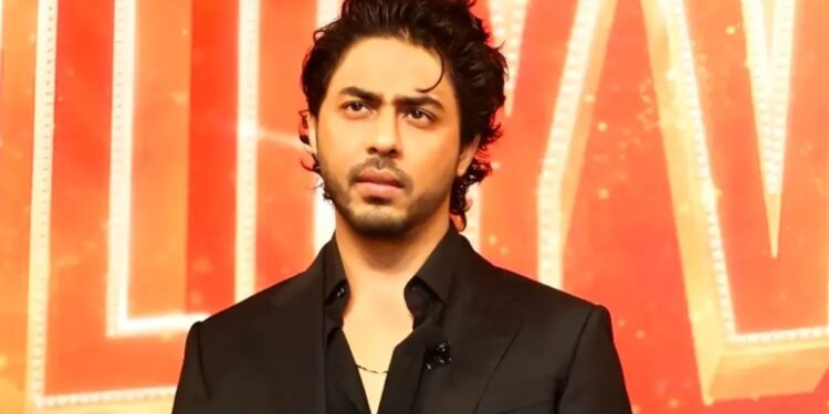 ক্যাসিনোর বাইরে তরুণীর সঙ্গে ফ্রেমবন্দি আরিয়ান