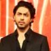 ক্যাসিনোর বাইরে তরুণীর সঙ্গে ফ্রেমবন্দি আরিয়ান