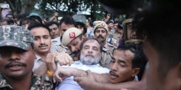 প্রিয়াঙ্কা ও রক্তাক্ত রাহুল গান্ধীকে আটক করল দিল্লি পুলিশ