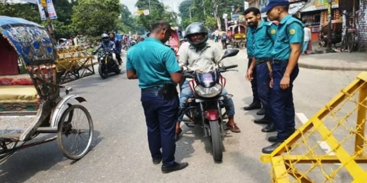 ট্রাফিক আইন লঙ্ঘনে ডিএমপির ২২৪০ মামলা, ডাম্পিংয়ে ৪৭৬ যানবাহন
