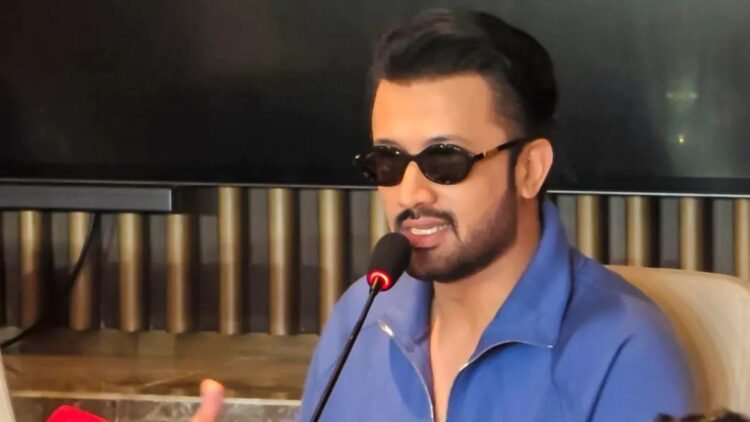 পৃথিবীর যেখানেই যাই, বাংলাদেশের খাবারের প্রশংসা করি : আতিফ আসলাম