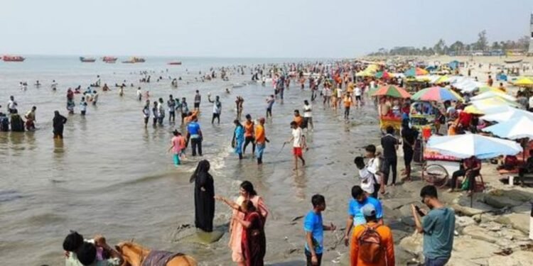 কুয়াকাটা সমুদ্রসৈকতে পর্যটকদের নিরাপত্তা নিয়ে উদ্বেগ