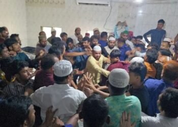 জামায়াত এমপির জুমার নামাজ পড়ানো নিয়ে বিএনপি-জামায়াত হাতাহাতি