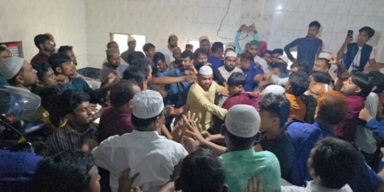 জামায়াত এমপির জুমার নামাজ পড়ানো নিয়ে বিএনপি-জামায়াত হাতাহাতি