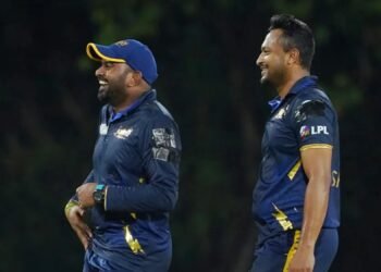 ৪ বলে ৩ ক্যাচ মিস, সাকিবের হাত ফসকে শুরু জাফনার ফিল্ডিং বিপর্যয়