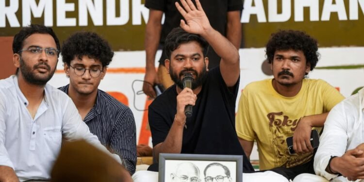 রাজনীতিতে আসার সম্ভাবনা উড়িয়ে দিল না সিজেপি