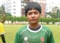 দারিদ্র্য ও সামাজিক বাধা জয় করে ফুটবলে আলো ছড়াচ্ছেন নাটোরের ফারিহা