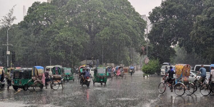 সারাদেশে আরও একদিন ভারী বৃষ্টির পূর্বাভাস