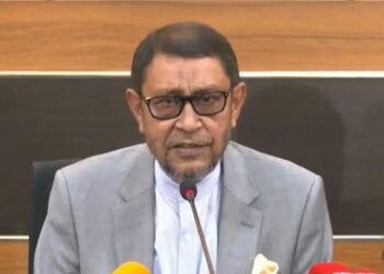 ডেঙ্গু মোকাবিলায় লম্বা লুঙ্গি ও পায়জামা পরার পরামর্শ স্বাস্থ্যমন্ত্রীর