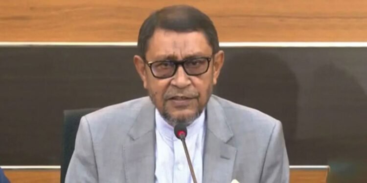 ডেঙ্গু মোকাবিলায় লম্বা লুঙ্গি ও পায়জামা পরার পরামর্শ স্বাস্থ্যমন্ত্রীর