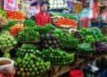 টানা বৃষ্টিতে রাজধানীর কাঁচাবাজারে আগুন