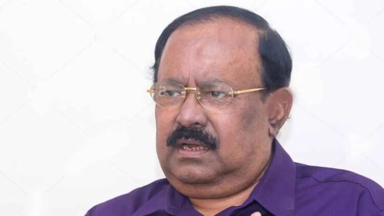 ​শিল্পী সমিতির নির্বাচন: এফডিসির পরিবেশ নিয়ে অভিভূত কাজী হায়াৎ