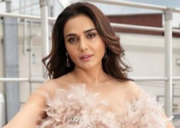 ৮ বছর পর বলিউডে ফিরছেন প্রীতি জিনতা